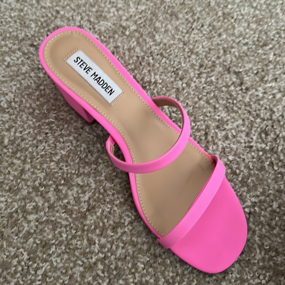 Steve Madden Issy Sandal in Pink Neon - Picture 2 of 2